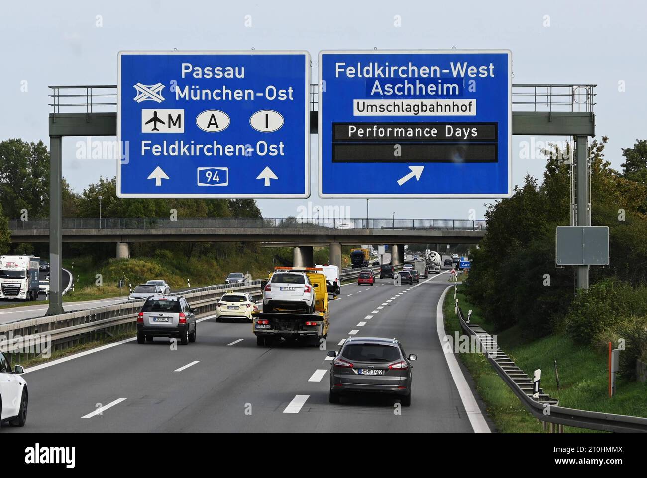 Autobahn A94 in Fahrtrichtung Passau, München-Ost, Feldkirchen-Ost. Abfahrt  Aschheim *** Freeway A94 in direction Passau, München Ost, Feldkirchen Ost  Exit Aschheim Credit: ImagoAlamy Live News Stock Photo - Alamy