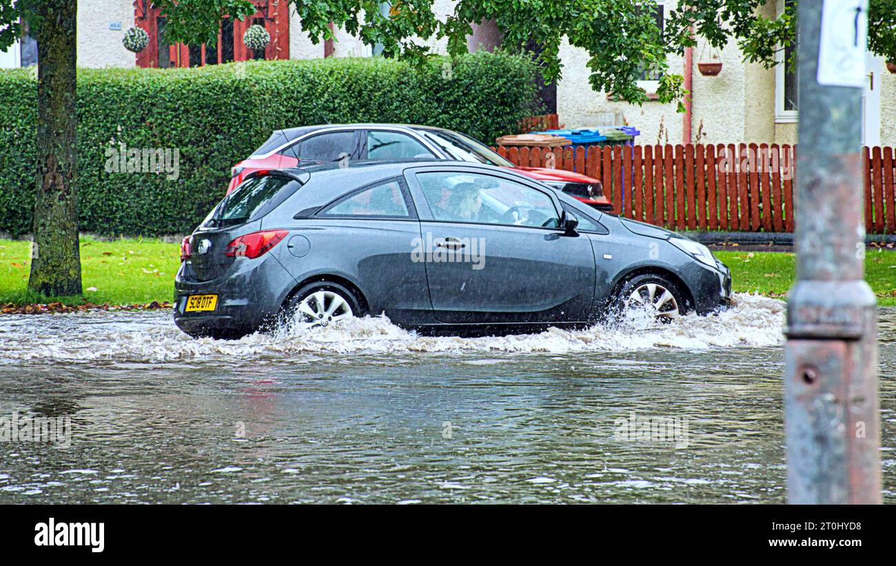 Glasgow, Scotland, UK. 7th October, 2023. UK Weather Wet and windy saw a deluge in the town and