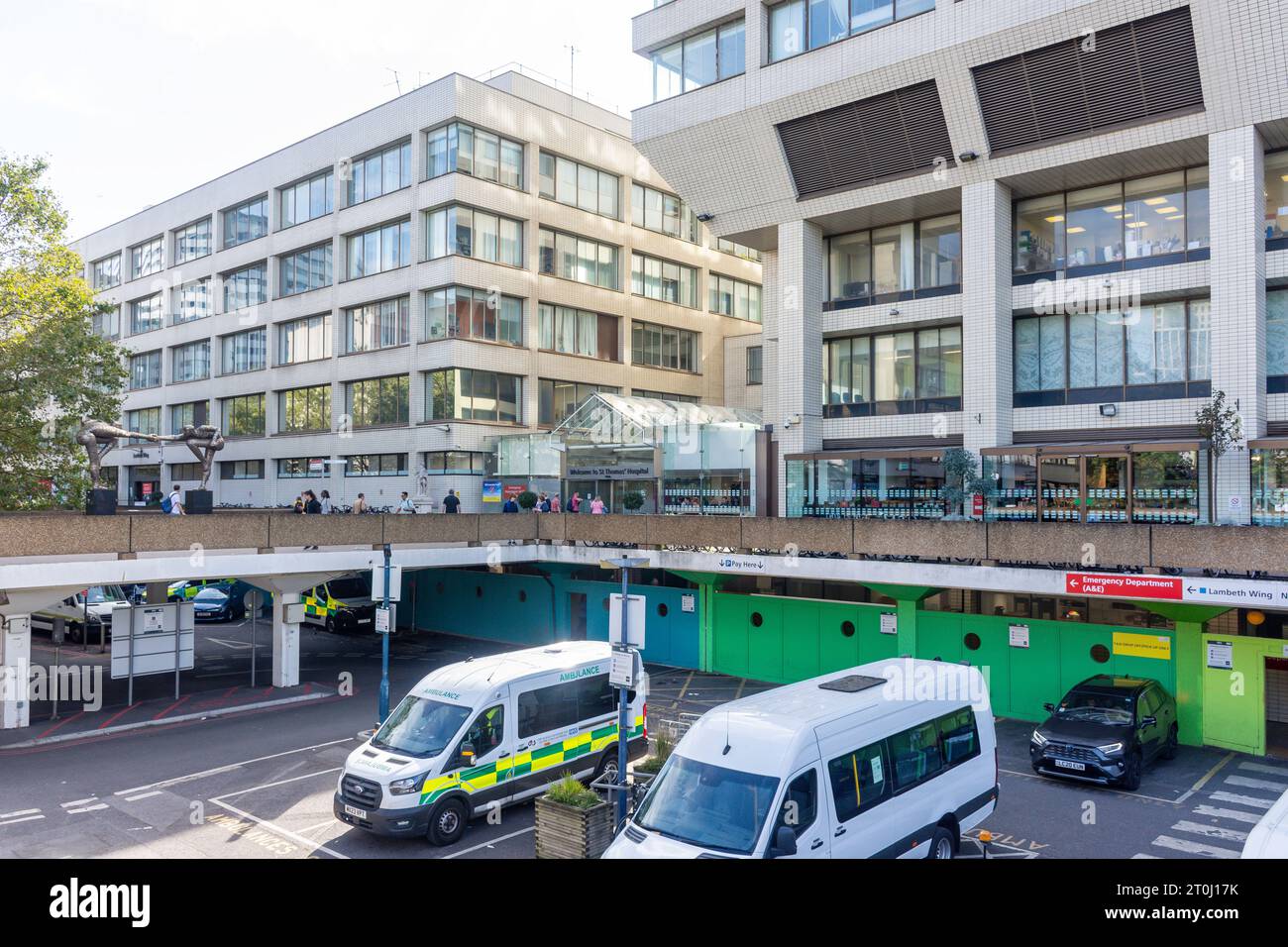 Main entrance, St Thomas' NHS Hospital, Westminster Bridge Road, South Bank, London Borough of Lambeth, Greater London, England, United Kingdom Stock Photo
