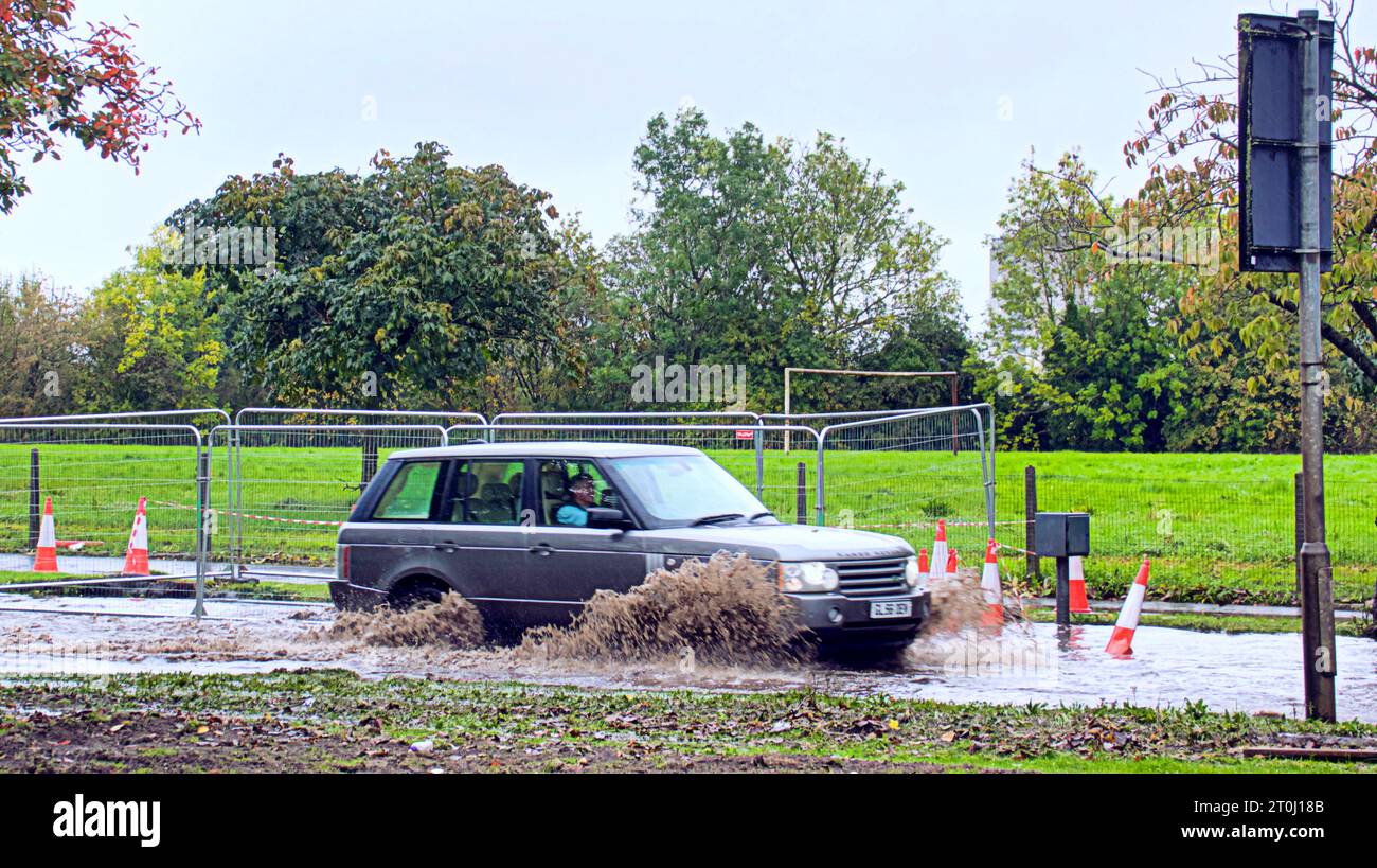 Glasgow, Scotland, UK. 7th October, 2023. UK Weather Wet and windy saw a deluge in the town and