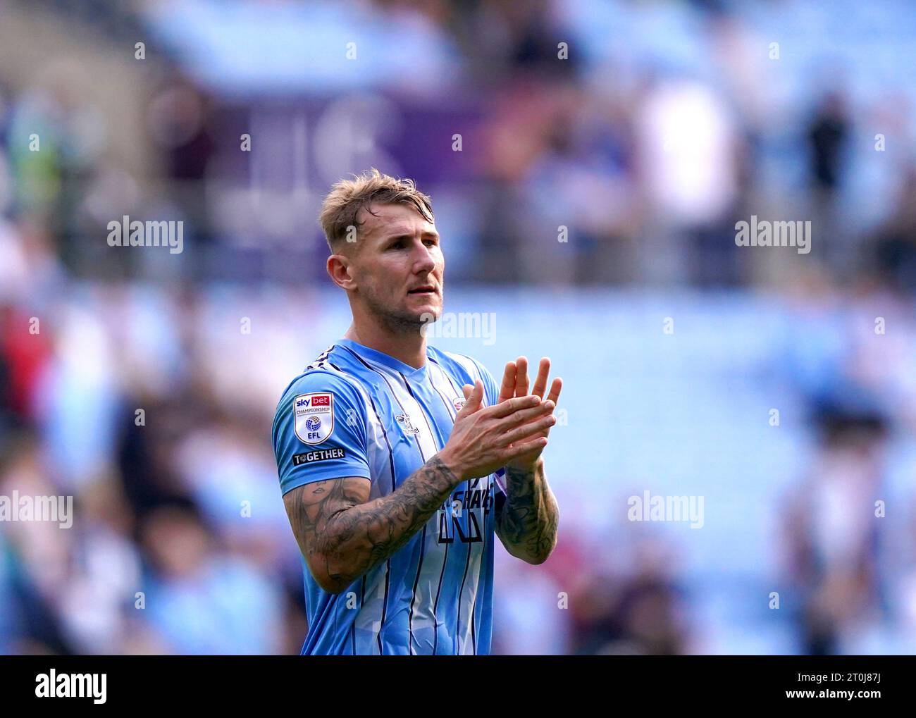 Coventry City's Kyle McFadzean applauds the fans at the end of the Sky Bet Championship match at the Coventry Building Society Arena, Coventry. Picture date: Saturday October 7, 2023. Stock Photo