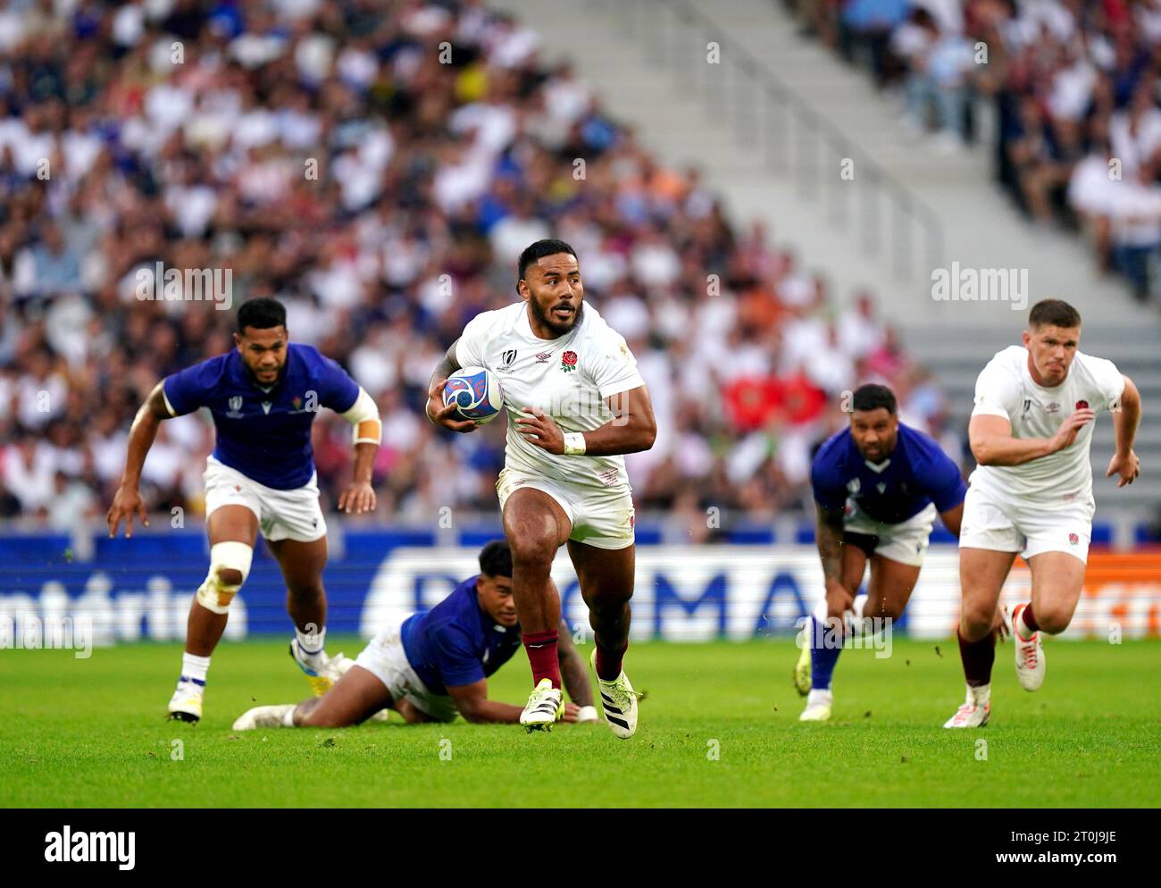 England's Manu Tuilagi runs with the ball during the Rugby World Cup 2023, Pool D match at Stade Pierre Mauroy in Lille, France. Picture date: Saturday October 7, 2023. Stock Photo