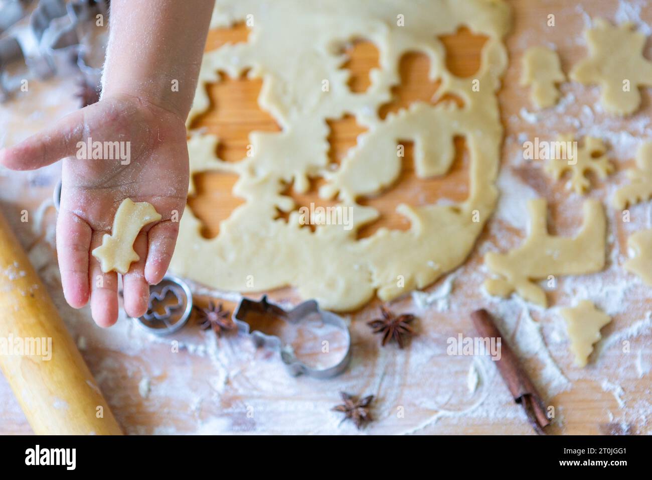 11 August 2023: Kids hand with cookie cutter and cookie dough, Christmas baking concept *** Kinderhand mit Ausstechform und Plätzchenteig, Backen zu Weihnachten Konzept Credit: Imago/Alamy Live News Stock Photo