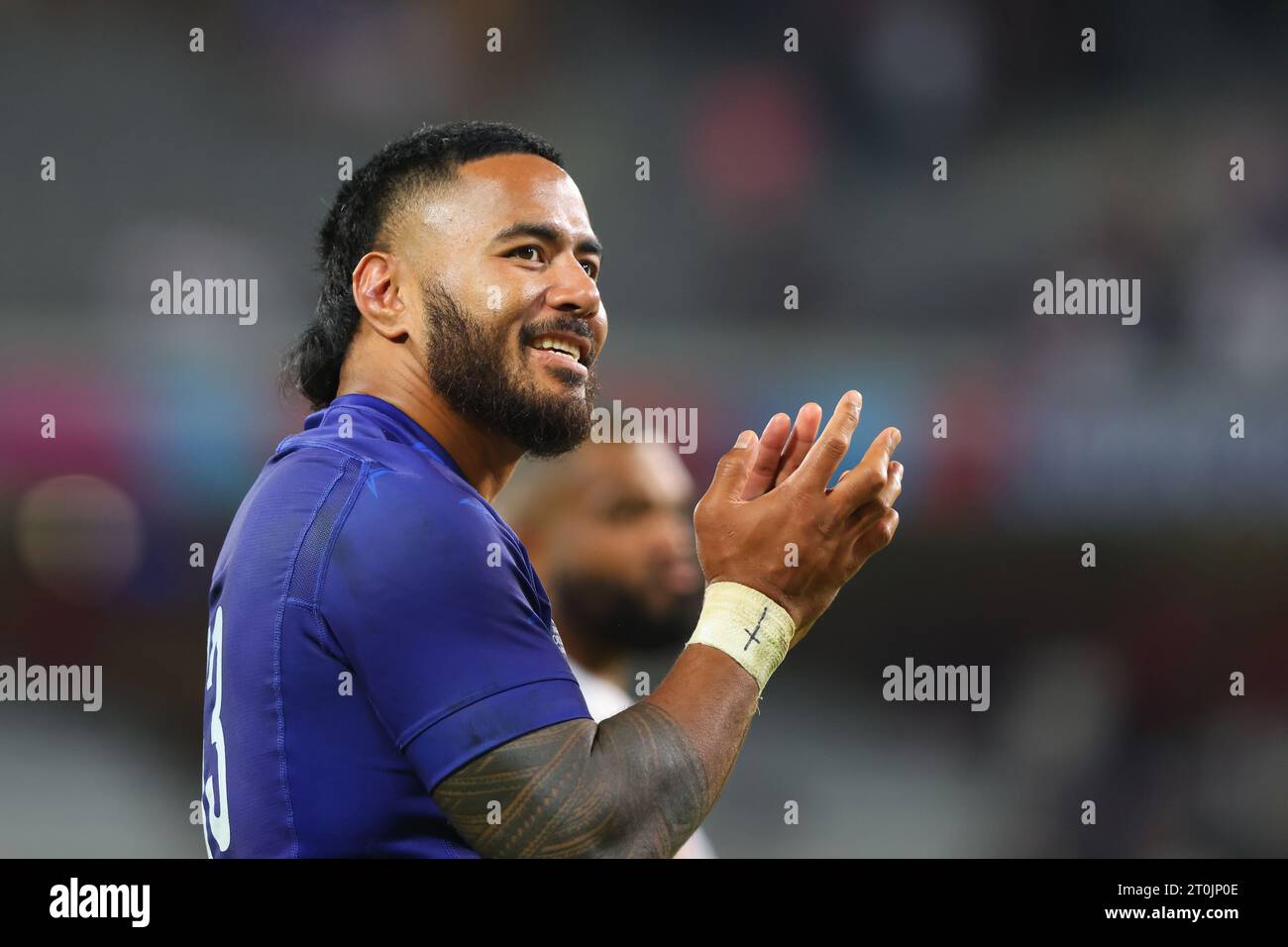 Lille, France. 7th Oct, 2023. Manu Tuilagi of England thanks the crowd after the Rugby World Cup 2023 match at Stade Pierre Mauroy, Lille. Picture credit should read: Paul Thomas/Sportimage Credit: Sportimage Ltd/Alamy Live News Stock Photo