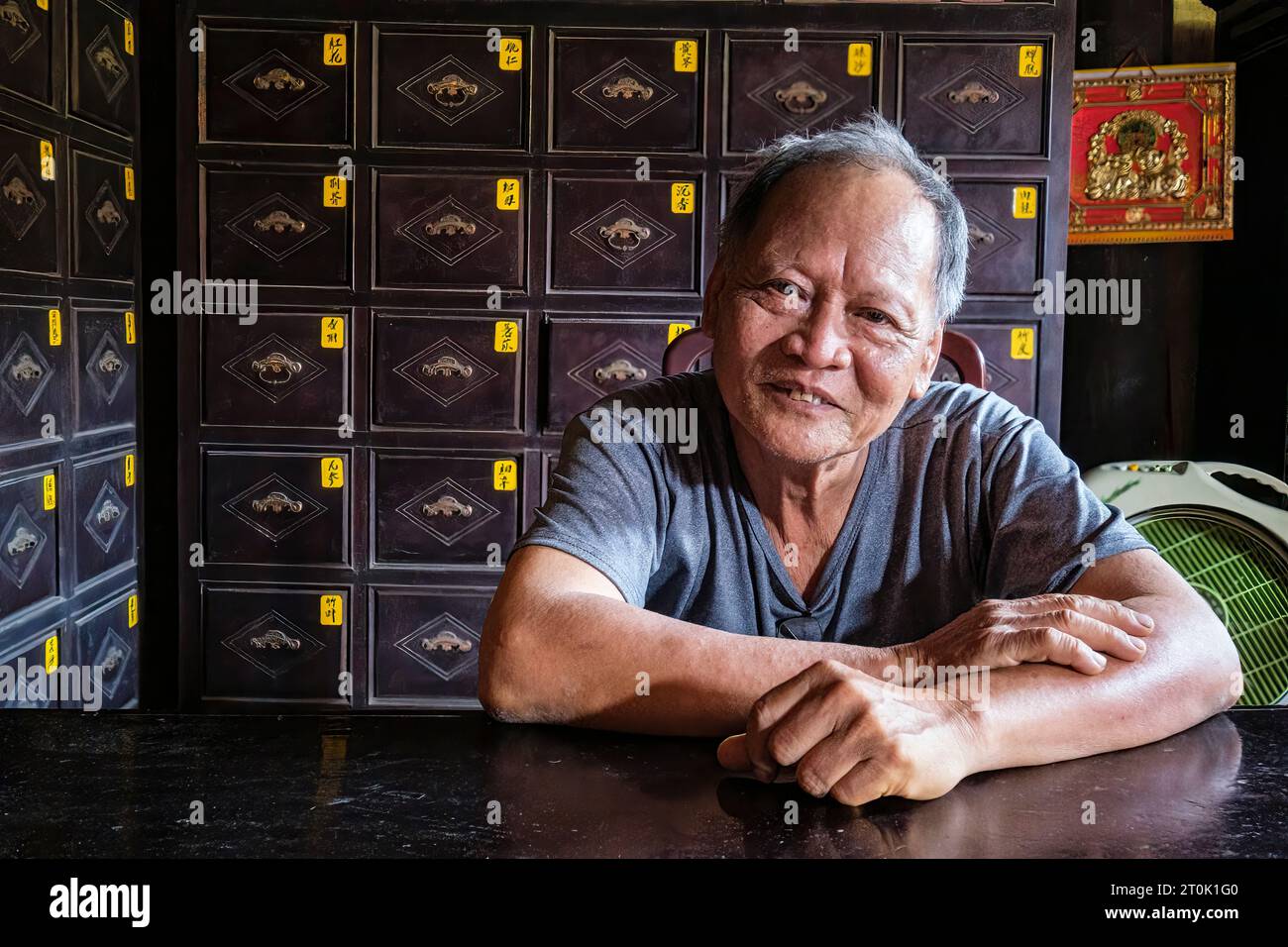Old vietnamese man hi res stock photography and images Alamy