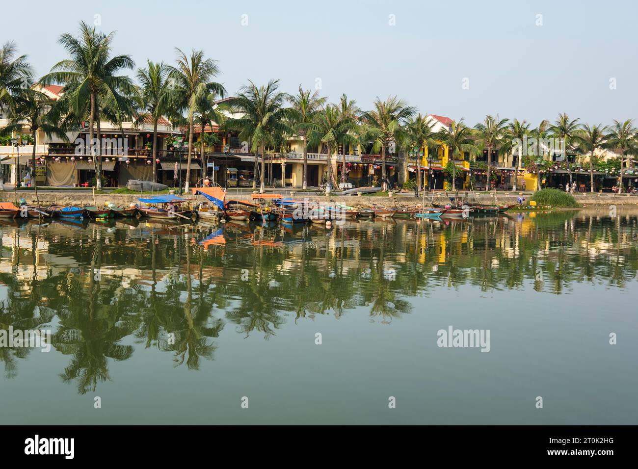 hoi-an-vietnam-early-morning-restaurants-and-boats-on-thu-bon-river