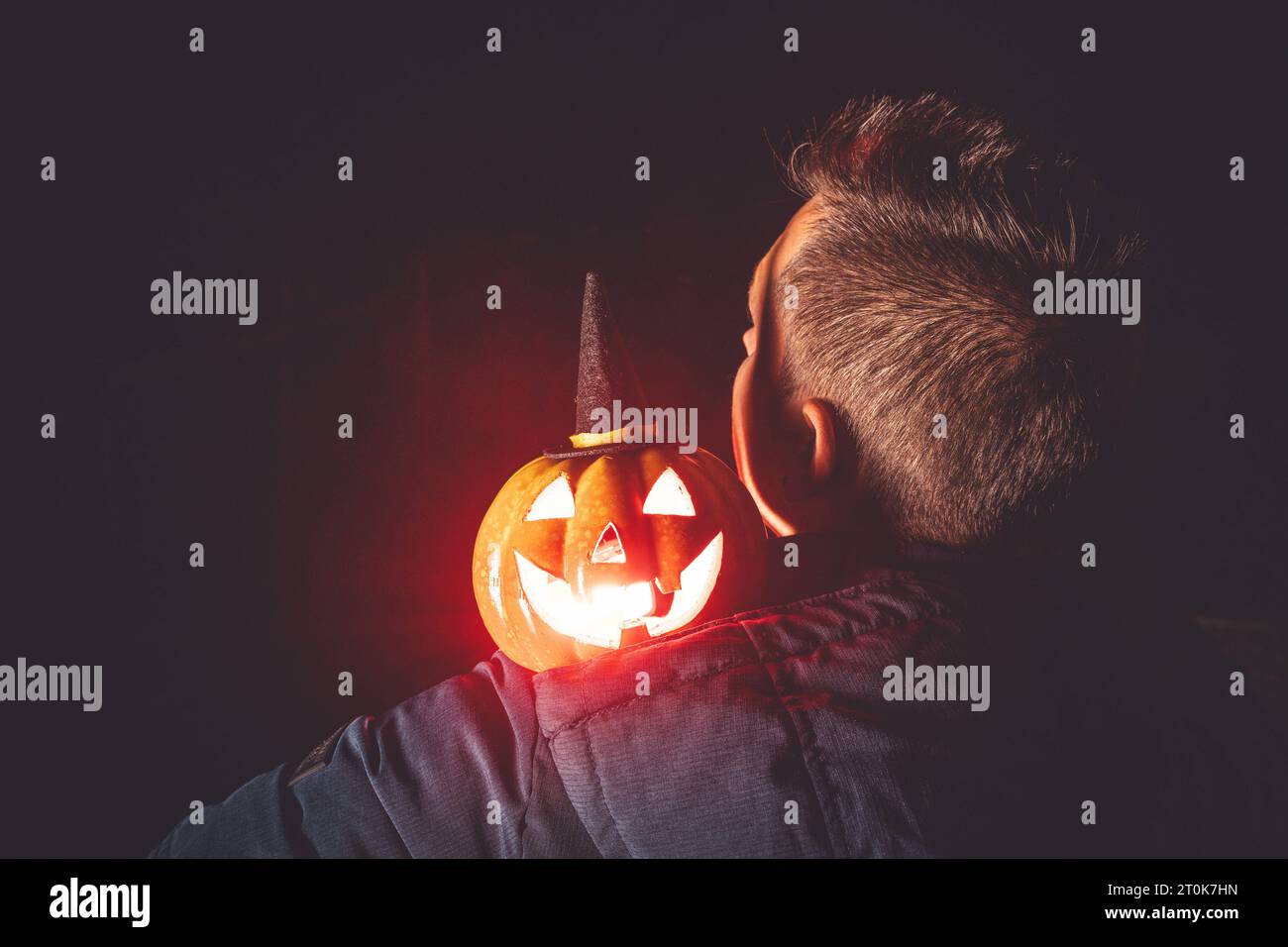 Scared October Augsburg, Bavaria, Germany. 7th Oct, 2023. Halloween pumpkin glowing at ...