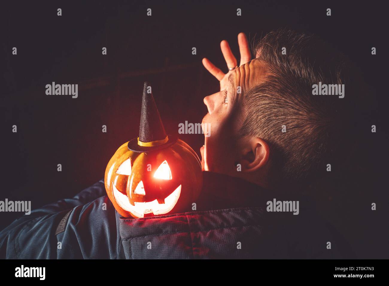Scared October Augsburg, Bavaria, Germany. 7th Oct, 2023. Halloween pumpkin glowing at ...