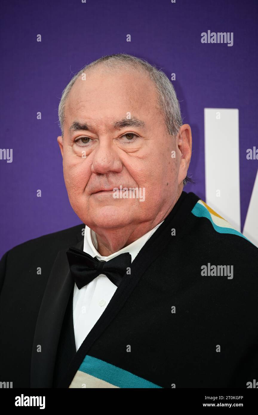 Chief standing bear hi-res stock photography and images - Alamy