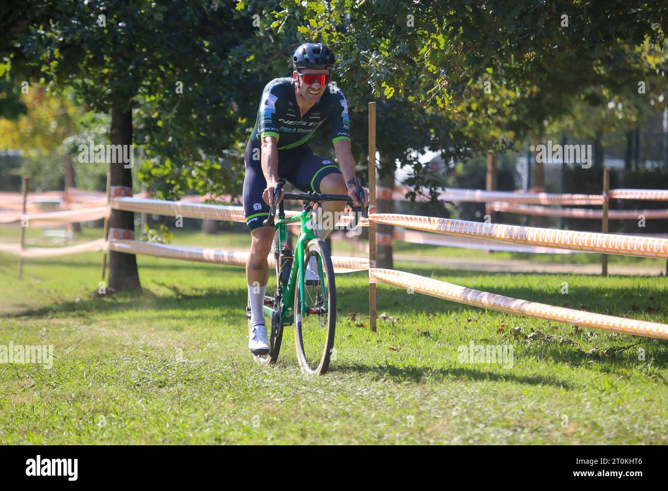 Pontevedra, Galicia, Spain. 7th Oct, 2023. Pontevedra, Spain, 07th October, 2023: Nesta - MMR CX Team cyclist, Kevin Suarez (2) during the men's elite test of the Gran Premio Cidade de Pontevedra 2023, on October 07, 2023, in Pontevedra, Spain. (Credit Image: © Alberto Brevers/Pacific Press via ZUMA Press Wire) EDITORIAL USAGE ONLY! Not for Commercial USAGE! Stock Photo