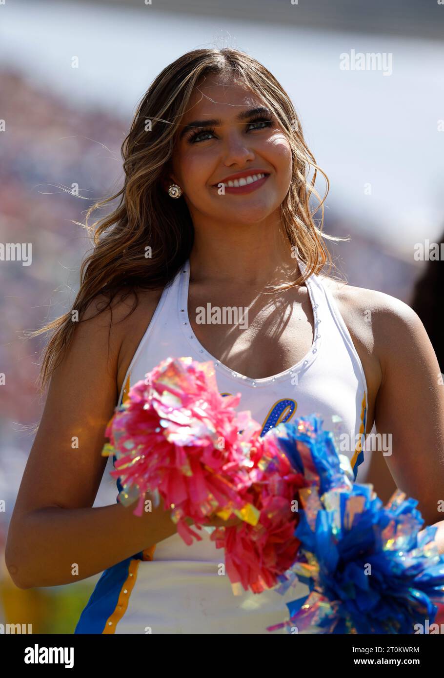 Pasadena, California, USA. 07th Oct, 2023. UCLA Bruins cheerleaders in