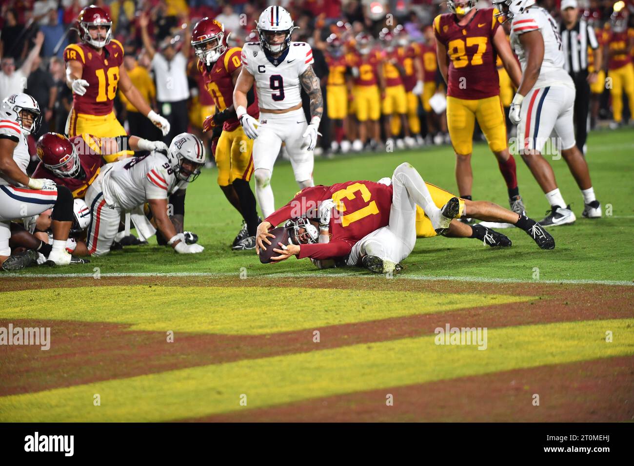 Los Angeles, CA. 7th Oct, 2023. USC Trojans quarterback Caleb Williams #13 runs in for the touchdown past Arizona Wildcats cornerback Treydan Stukes (2) in action in the fourth quarter during the NCAA Football game between the USC Trojans and the Arizona Wildcats at the Coliseum in Los Angeles, California.Mandatory Photo Credit: Louis Lopez/Cal Sport Media/Alamy Live News Stock Photo