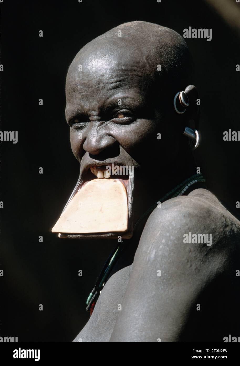 Sudan, SDN, Woman from Kachipo tribe with traditional plate lip, South Sudan Stock Photo