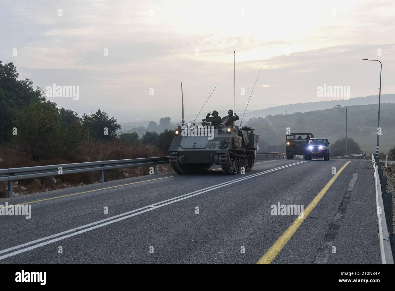 (231008) -- JERUSALEM, Oct. 8, 2023 (Xinhua) -- Israeli military ...