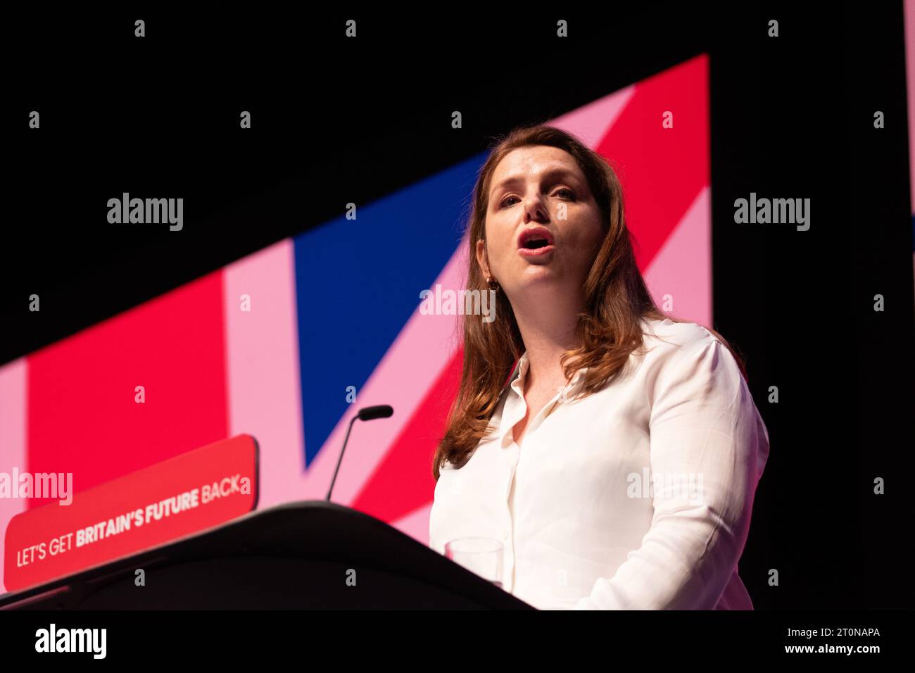 Liverpool UK. 8th Oct 2023. Alison McGovern ( Labour MP for Wirral South ) welcomes delegates prior to Angela Rayner Deputy Leader's peech, Shadow Deputy Prime Minister and Shadow Secretary of State for Levelling Up, Housing and Communities at the Labour Conference 2023. Watched by labour leader Keir Starmer and members of the shadow cabinet.Liverpool UK. Picture: garyroberts/worldwidefeatures.com Credit: GaryRobertsphotography/Alamy Live News Stock Photo