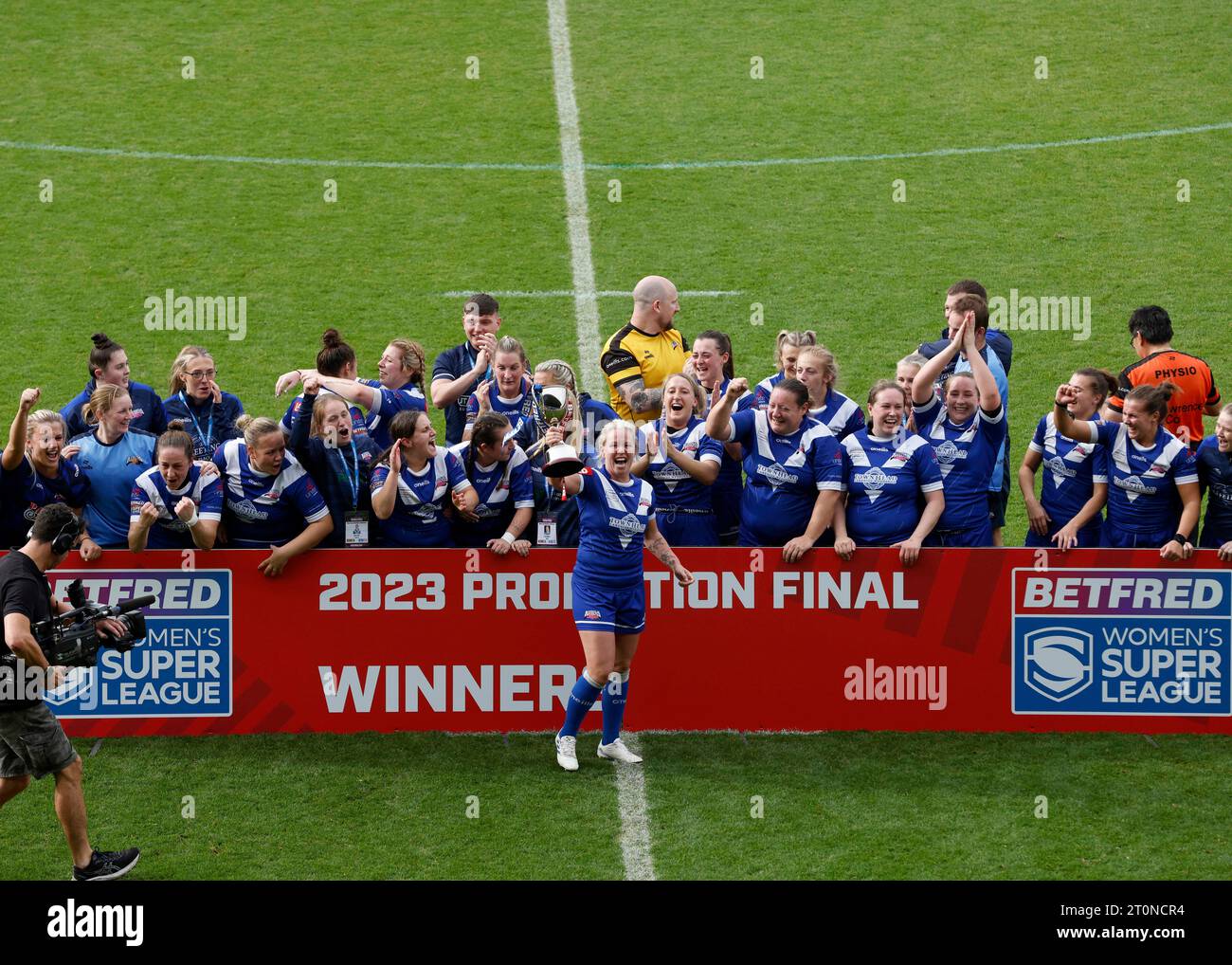 Barrow Raiders' Jodie Litherland and team celebrate winning promotion after the Betfred Women's Super League promotion final match at the LNER Community Stadium, York. Picture date: Sunday October 8, 2023. Stock Photo