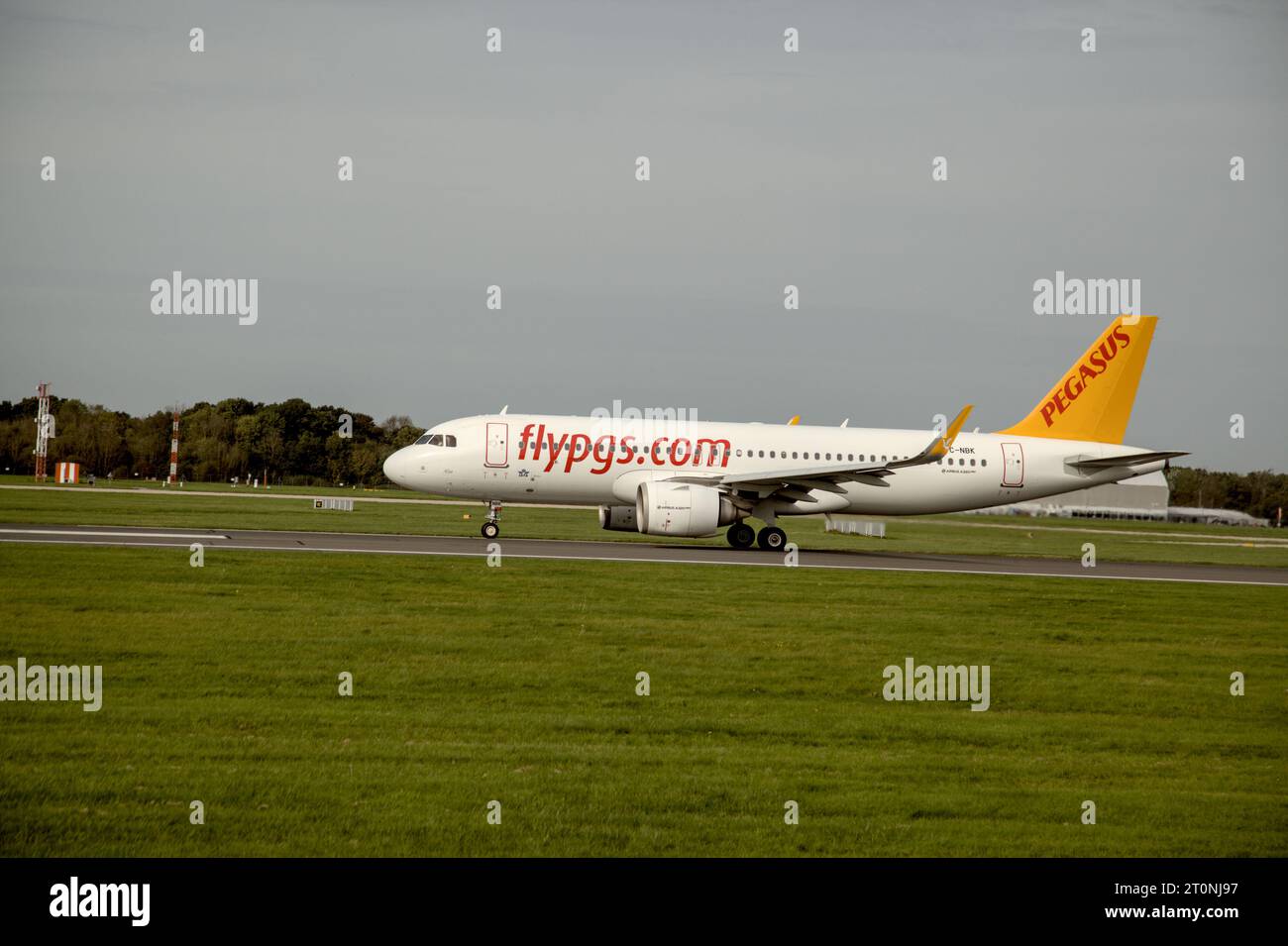 Take off at Manchester International airport runway 2 Stock Photo - Alamy