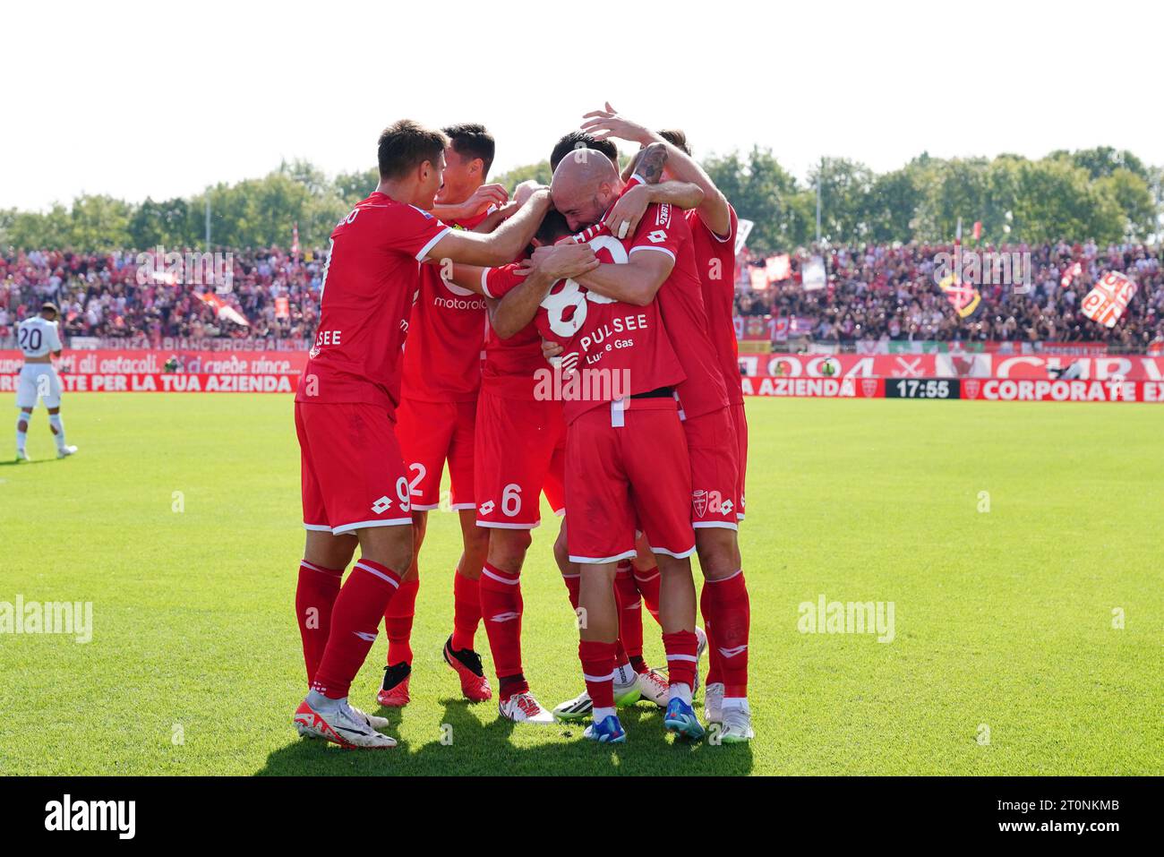 Monza, Italie. 08th Oct, 2023. the team (AC Monza) celebrates the goal of Samuele Vignato (AC Monza) during the Italian championship Serie A football match between AC Monza and US Salernitana on October 8, 2023 at U-Power stadium in Monza, Italy - Photo Morgese-Rossini/DPPI Credit: DPPI Media/Alamy Live News Stock Photo