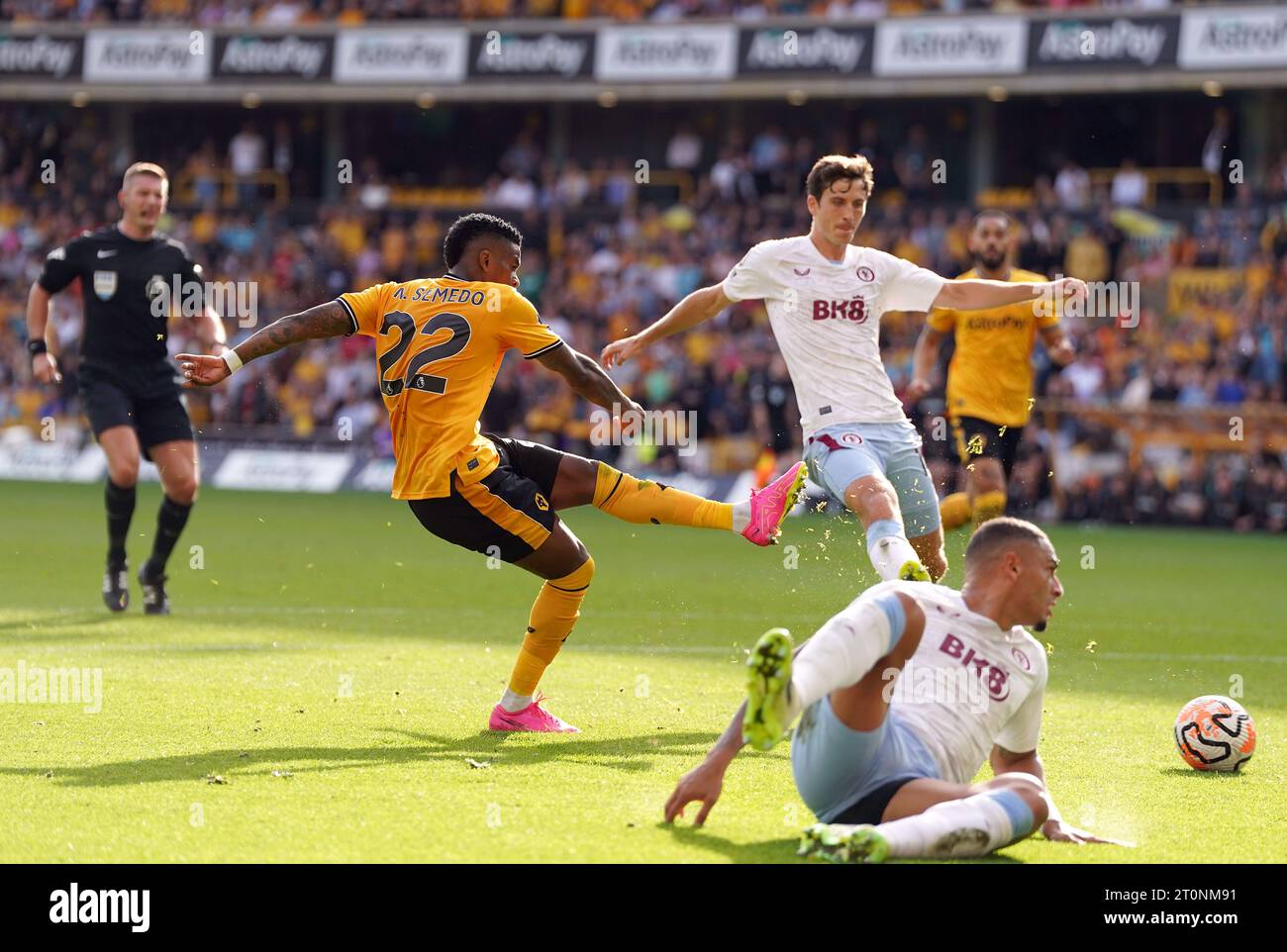 8 molineux (wolverhampton wanderers) hi-res stock photography and ...