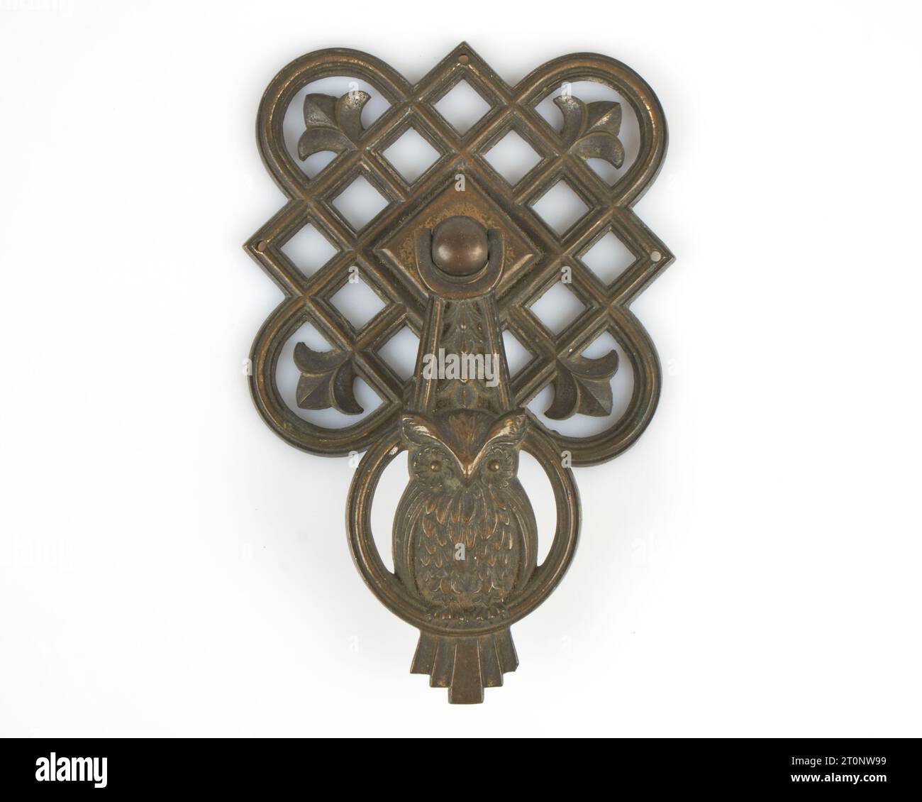 Anti0que 1920-30s cast brass owl door knocker with a Gothic pattern back plate Stock Photo