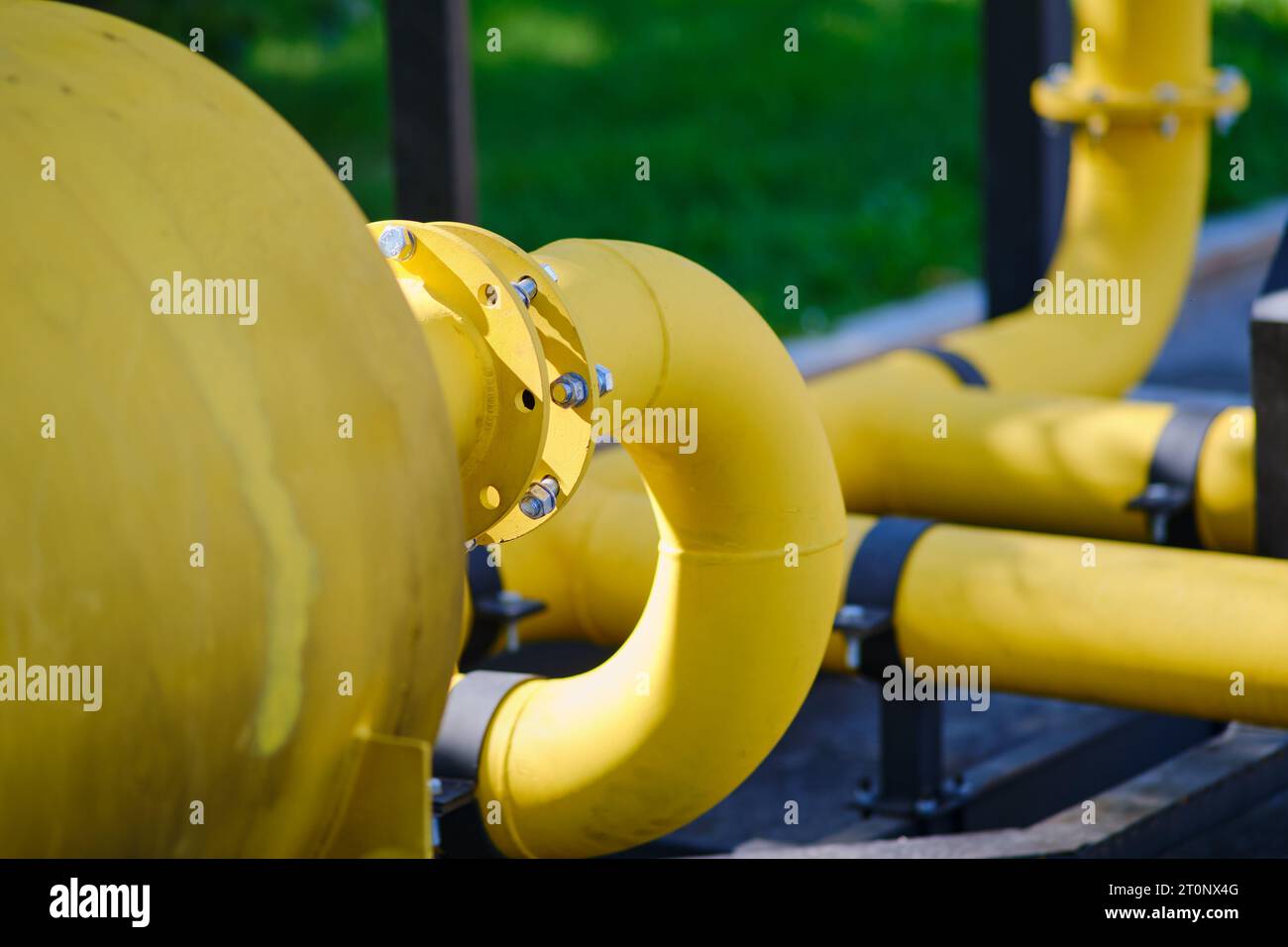Fire extinguishing module with heat flow on gas pipes. Big yellow gas