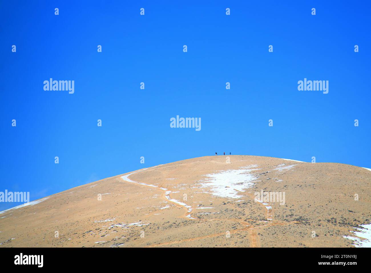 Group hikers hike up mountain hi-res stock photography and images - Alamy