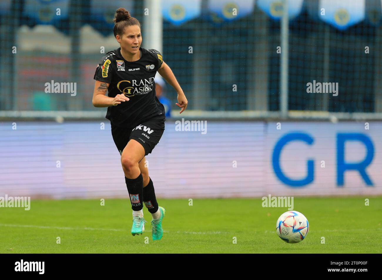Sarina Heeb (8 Altach) in action during the Admiral Frauen Bundesliga match First Vienna FC vs SCR Altach at Hohe Warte  (Tom Seiss/ SPP) Stock Photo