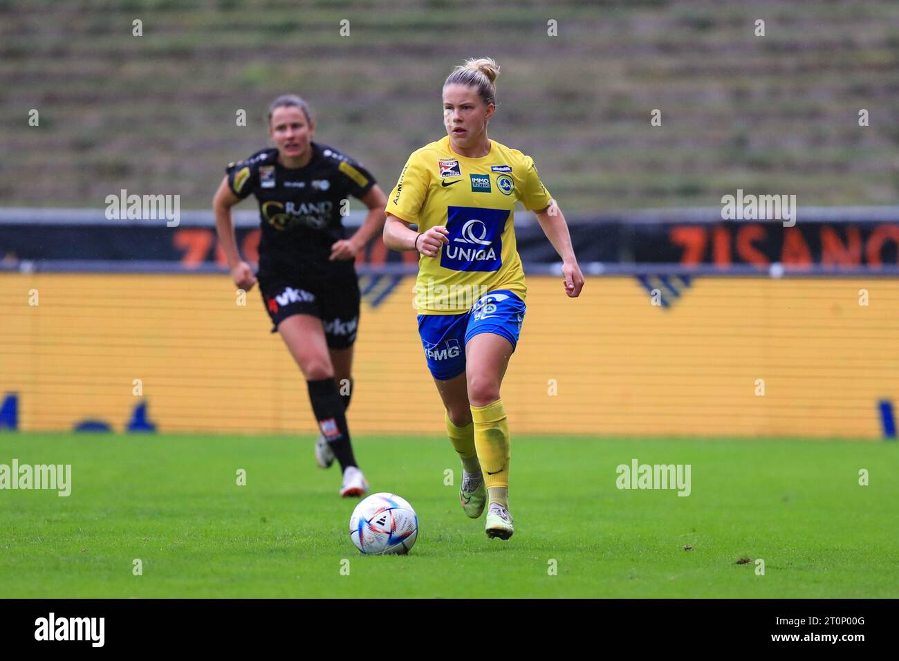 Patricia Pfanner (15 First Vienna FC) driving the ball forward during the Admiral Frauen Bundesliga match First Vienna FC vs SCR Altach at Hohe Warte  (Tom Seiss/ SPP) Stock Photo
