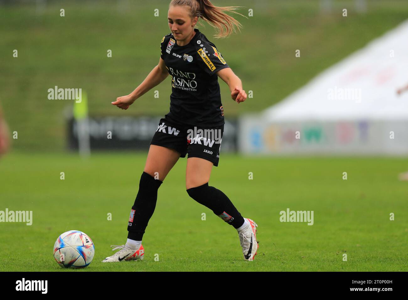 Hannah Fankhauser (17 Altach) in action during the Admiral Frauen Bundesliga match First Vienna FC vs SCR Altach at Hohe Warte  (Tom Seiss/ SPP) Stock Photo