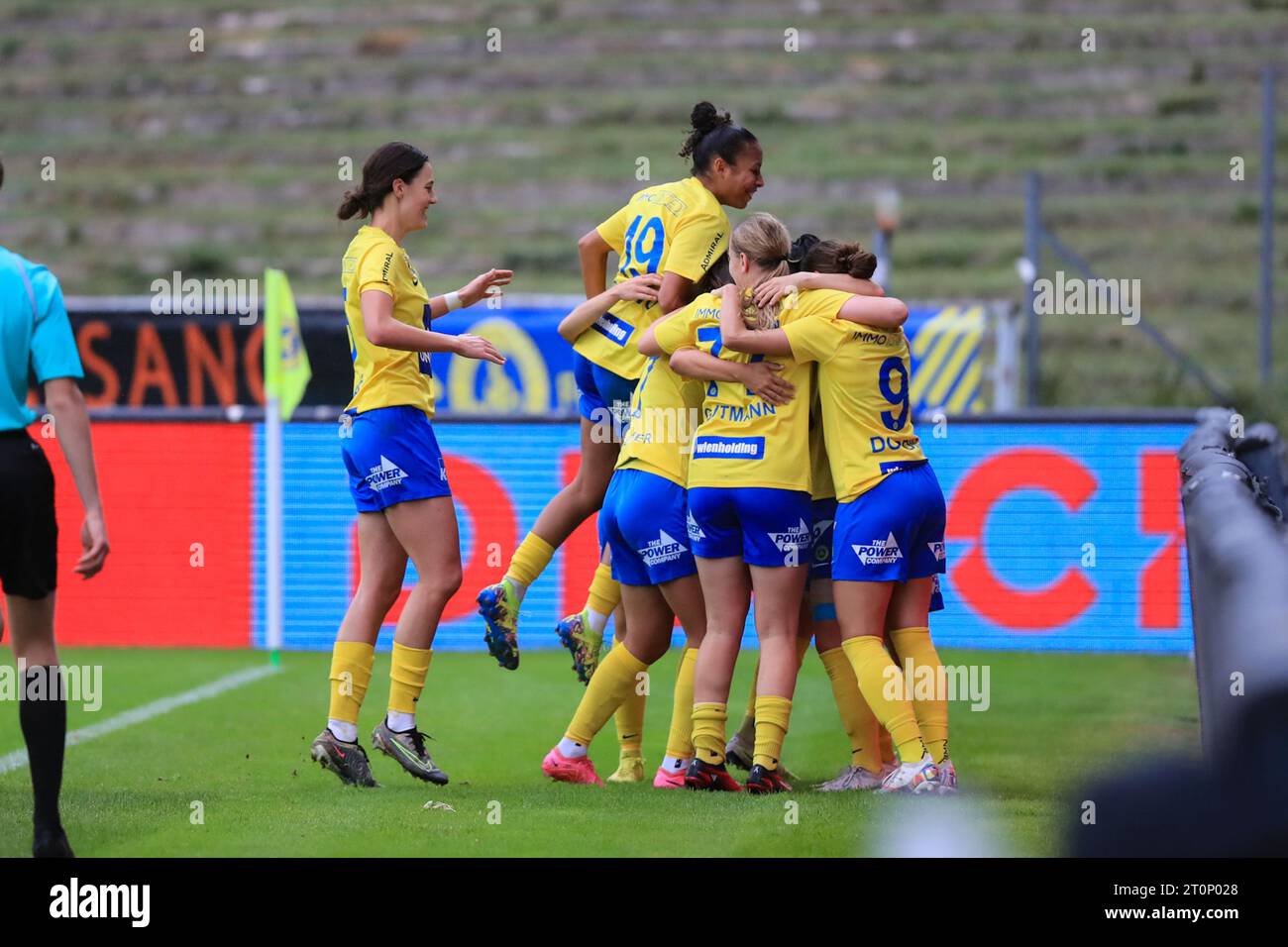 First Vienna FC players celebrate a goal during the Admiral Frauen Bundesliga match First Vienna FC vs SCR Altach at Hohe Warte  (Tom Seiss/ SPP) Stock Photo