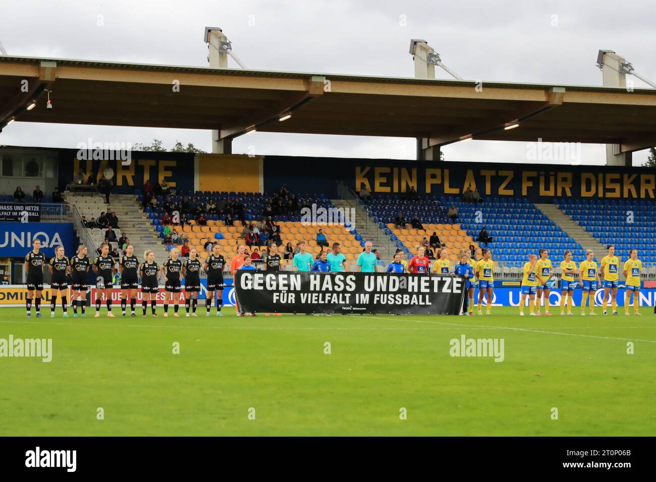 Teams enter the pitch with an anti dicrimnation banner for the Admiral Frauen Bundesliga match First Vienna FC vs SCR Altach at Hohe Warte  (Tom Seiss/ SPP) Stock Photo