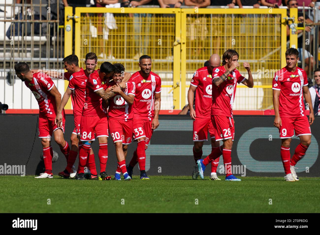 Monza, Italy. 8 Oct, 2023. Team of AC Monza goal celebrate, during AC
