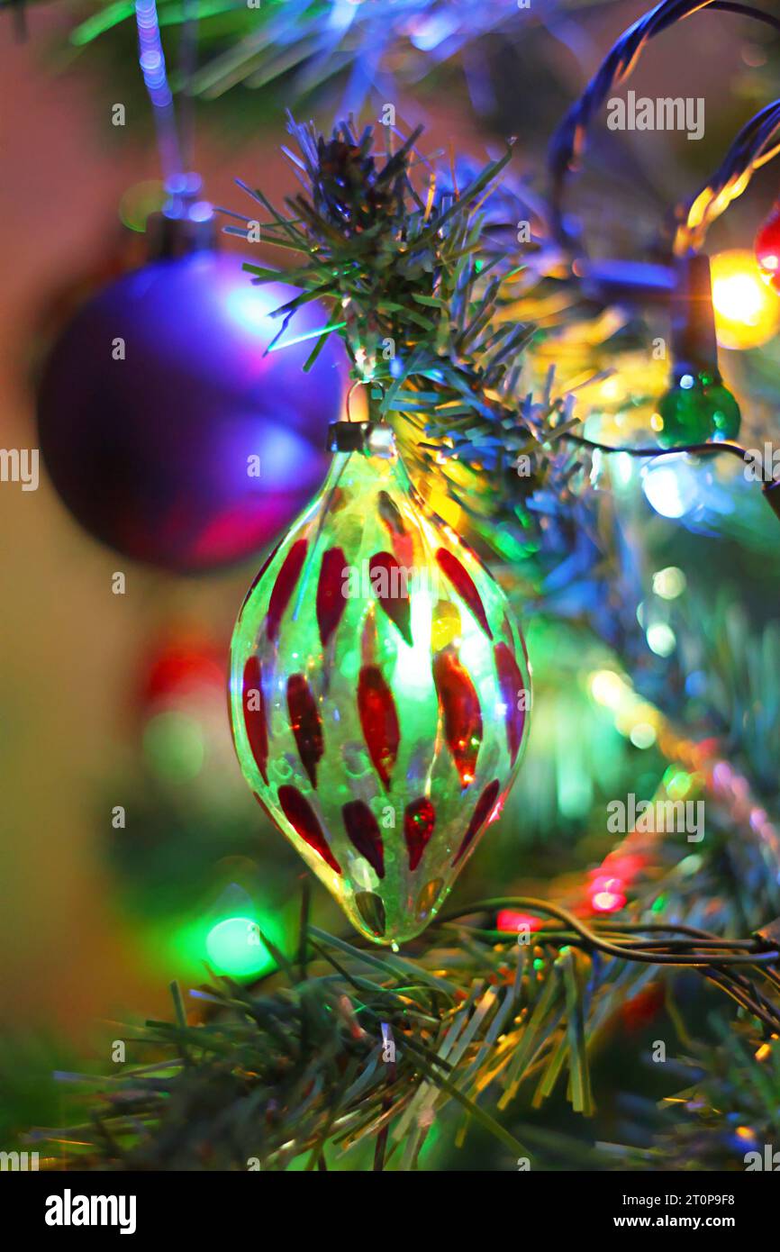 Christmas tree bulbs hi-res stock photography and images - Page 41