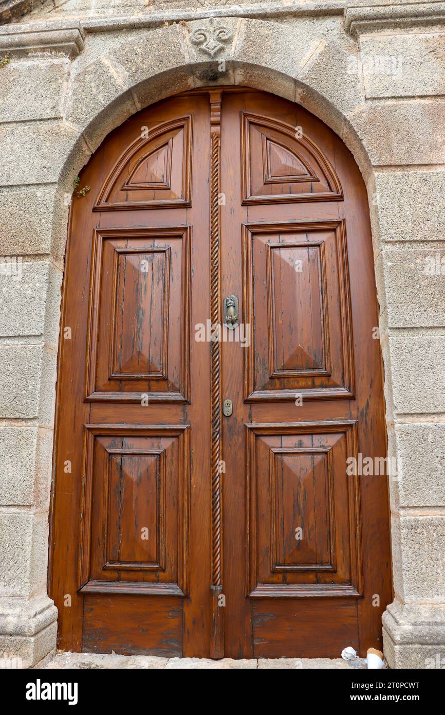 Closed door double doors hi-res stock photography and images - Alamy