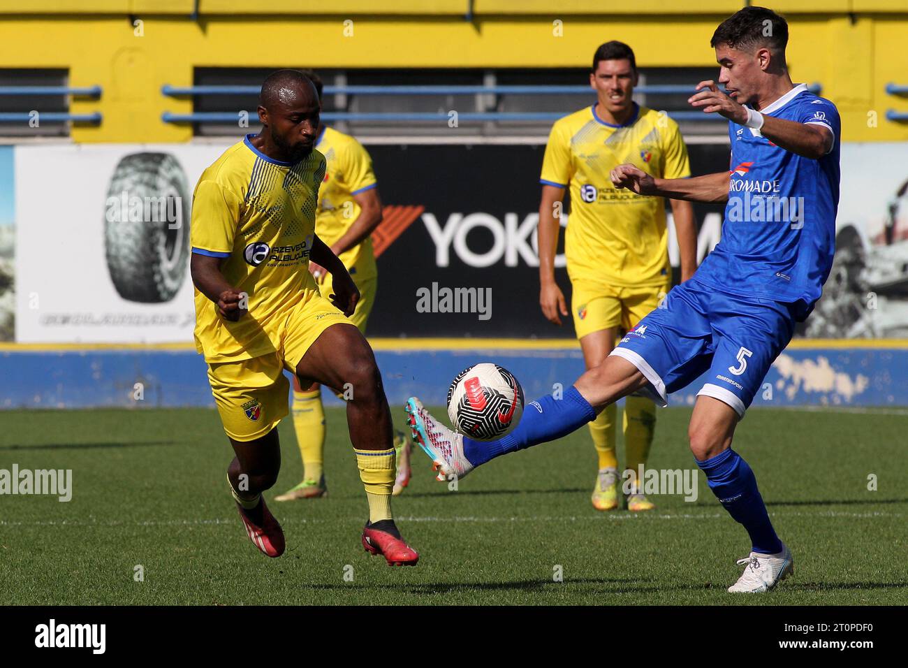 Gondomar, 08/10/2023 - Gondomar Sport Clube hosted Rebordosa Atlético Clube  this afternoon, at EstÃdio São Miguel in a game counting for the 6th Round  of the Portuguese Championship Series B 2023/24. Rui