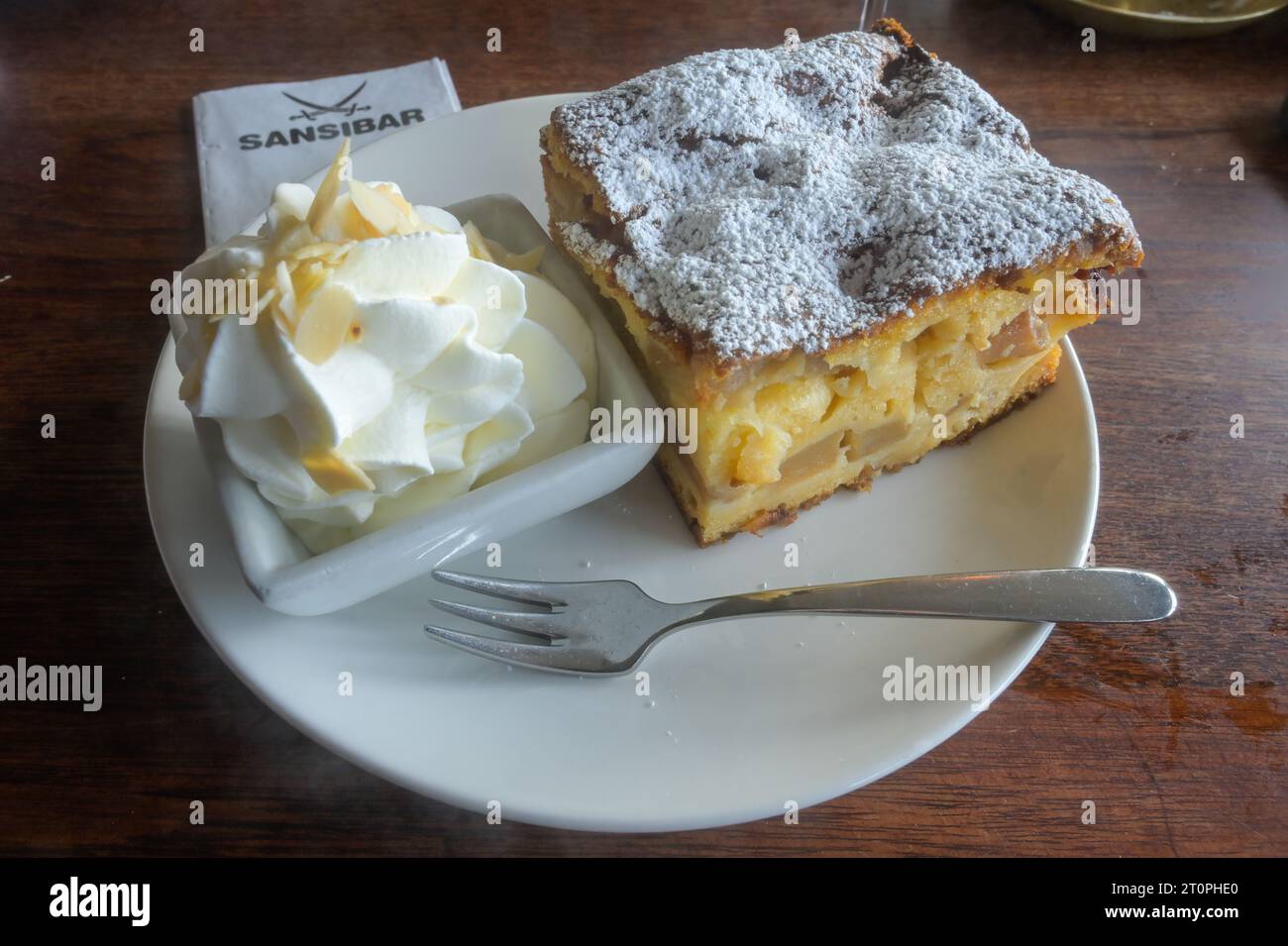 Apfelkuchen mit Sahne, Restaurant Sansibar, Hörnum, Sylt, Schleswig-Holstein, Deutschland Stock Photo