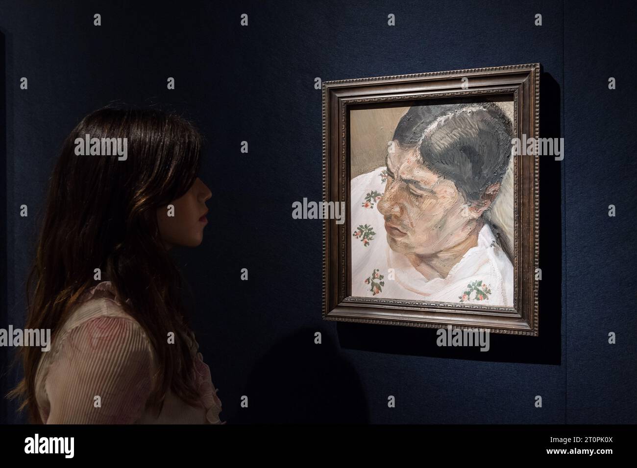 London, UK. 06th Oct, 2023. LONDON, UNITED KINGDOM - OCTOBER 06, 2023: A gallery staff member looks at a painting by Lucian Freud, Annabel Portrait III, (1987, estimate: £1,800,000-2,800,000) during a photocall at Christie's auction house showcasing the highlights of 20th/21st Century Evening Sale in London, United Kingdom on October 06, 2023. (Photo by WIktor Szymanowicz/NurPhoto) Credit: NurPhoto SRL/Alamy Live News Stock Photo
