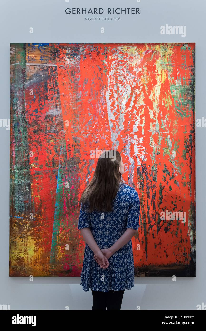 London, UK. 06th Oct, 2023. LONDON, UNITED KINGDOM - OCTOBER 06, 2023: A gallery staff member looks at a painting titled ‘Abstraktes Bild' by Gerhard Richter, estimate £16-24 Million, during a photocall at Sotheby's auction house showcasing the highlights of Frieze Week Sales in London, United Kingdom on October 06, 2023. The artworks will be on view at Sotheby's auction house between 7 and 11 October before being offered during The Now and Contemporary Evening auctions on October 12. (Photo by WIktor Szymanowicz/NurPhoto) Credit: NurPhoto SRL/Alamy Live News Stock Photo