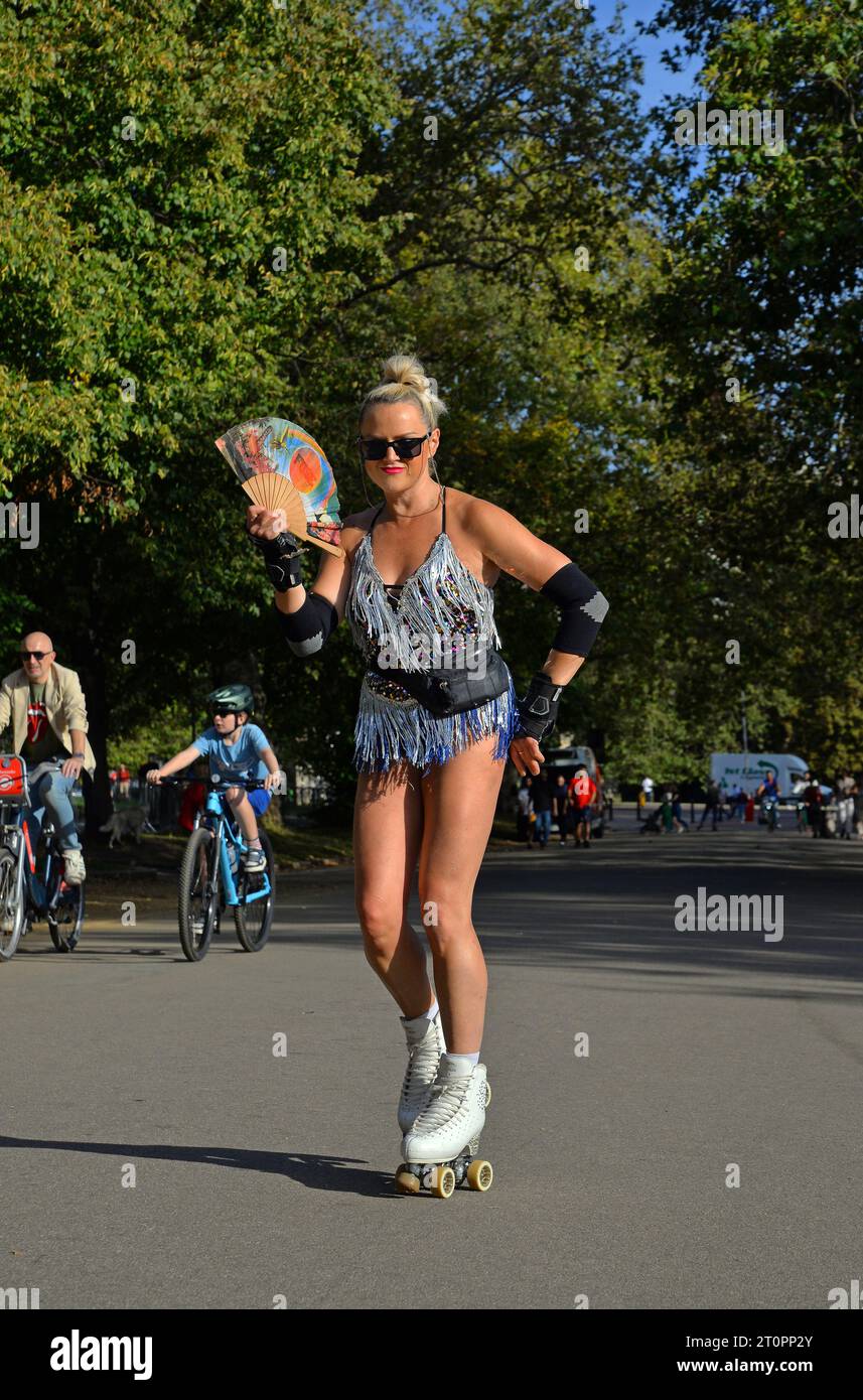 London, UK. 08th Oct, 2023. Helen Davies rollerblades through London's Hyde Park on an expectionally warm day in October. Oct 2023. Credit: Mark York/Alamy Live News Stock Photo