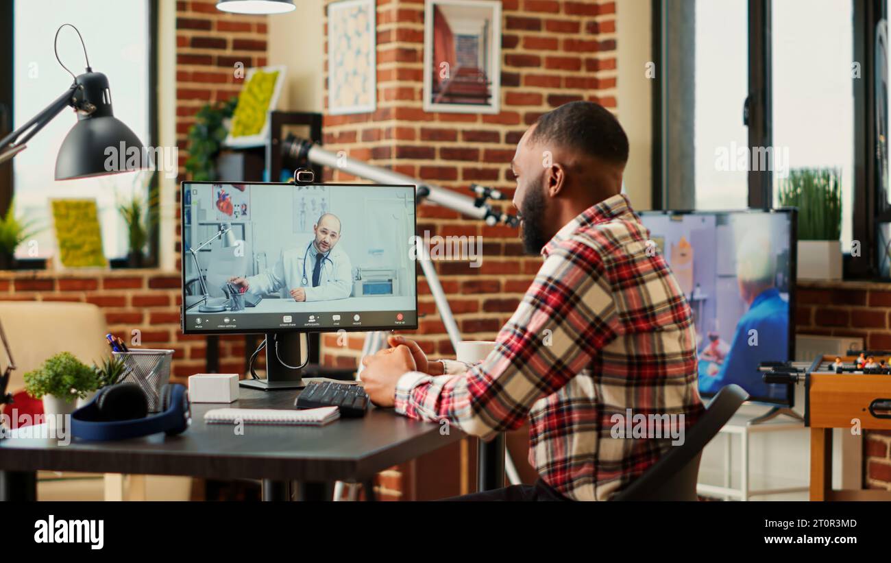 Teleworker Call Working Employee in telemedicine video call hi-res stock photography and images ...