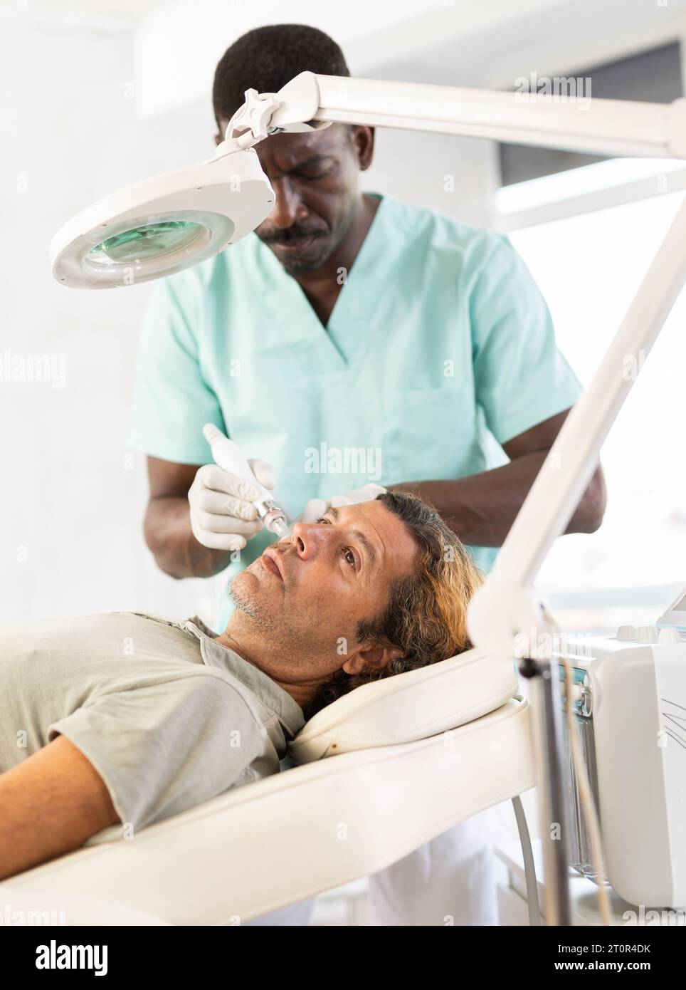 Hydrafacial procedure hi-res stock photography and images - Alamy