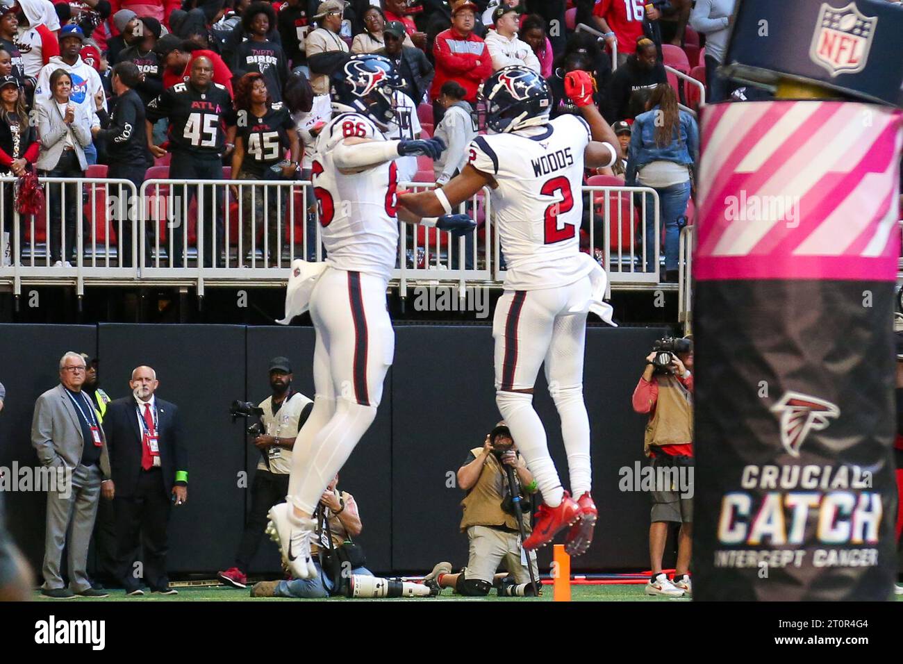 Atlanta, USA. 8th Oct, 2023. Houston Texan tight end Dalton