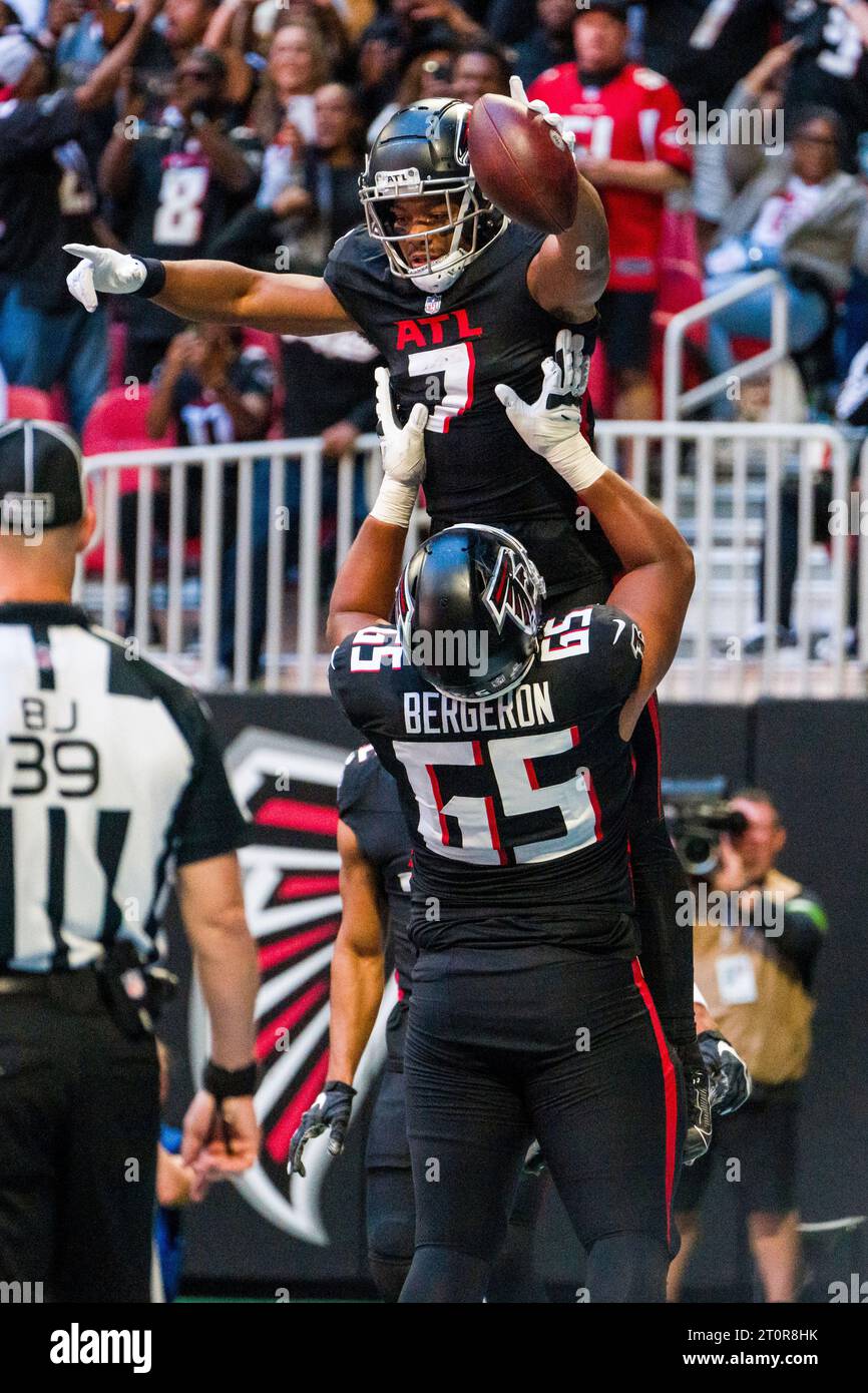 Inside an NFL Huddle: How Matthew Bergeron and the Falcons Decode Complex Plays Inside an NFL Huddle: How Matthew Bergeron and the Falcons Decode Complex Plays