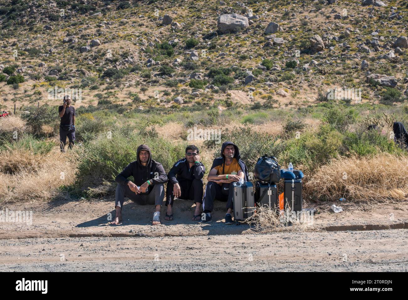 San Diego USA 06th Oct 2023 Migrants Wait In The Desert Near san-diego-usa-06th-oct-2023-migrants-wait-in-the-desert-near