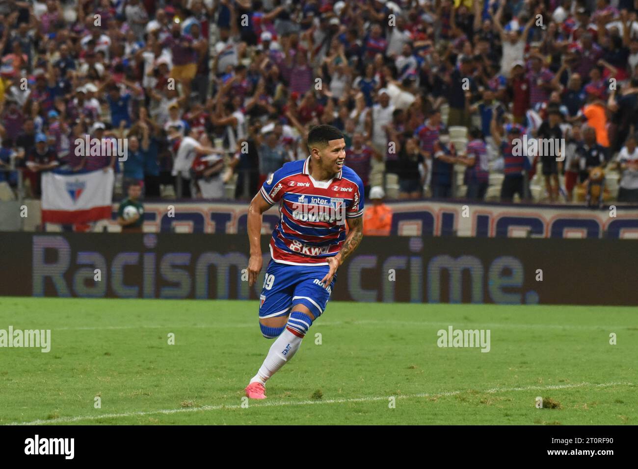 January 20, 2021: Porto Alegre (RS), 20/01/2021 - FUTEBOL/CAMPEONATO  BRASILEIRO/GREMIO/ATLETICO-MG - Rever, do Atletico Mineiro, domina a bola  sob pressao de Victor Ferraz em partida valida pela 31Ã‚Âª rodada do  Campeonato Brasileiro