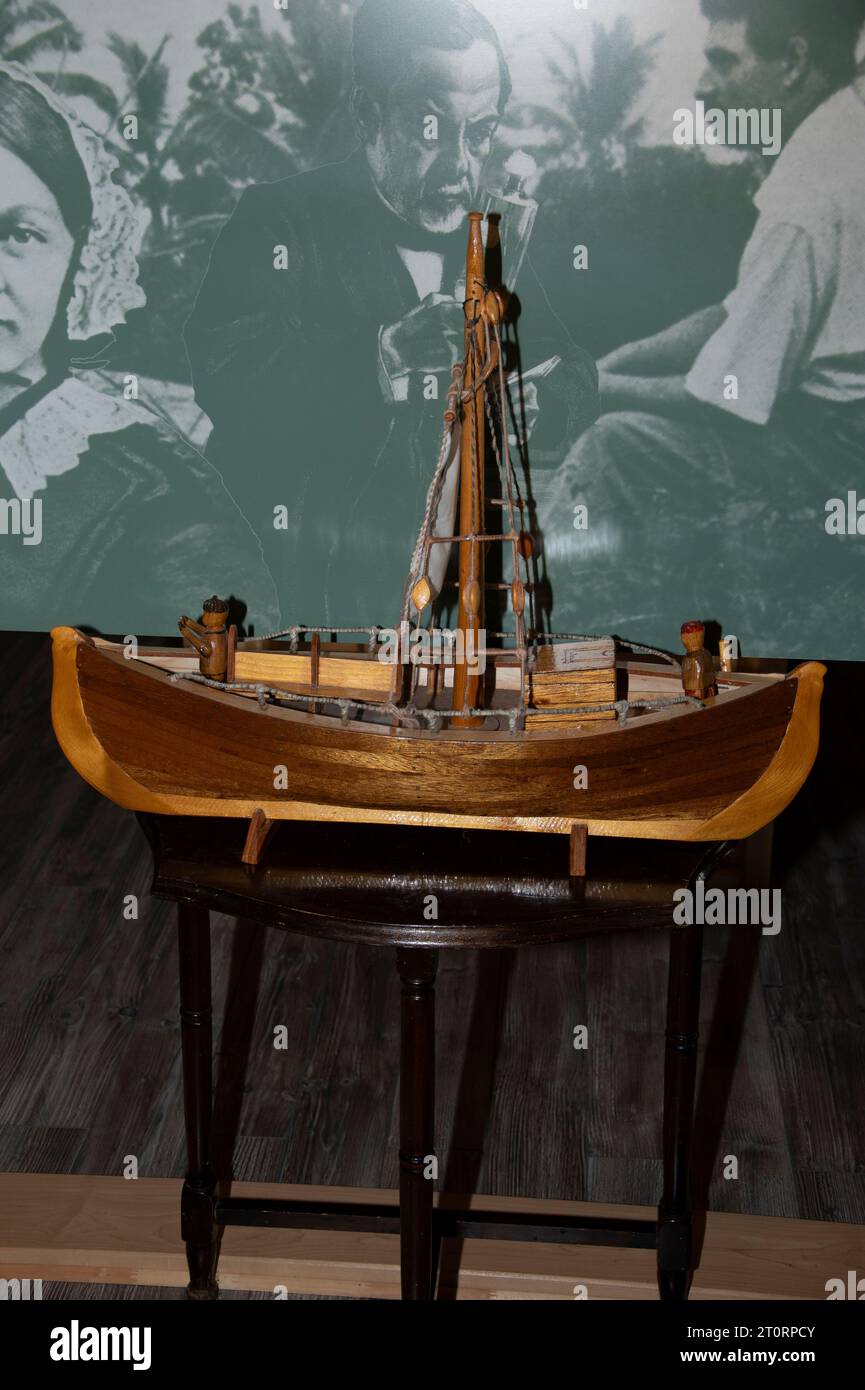 https://c8.alamy.com/comp/2T0RPCY/wooden-boat-model-at-the-grenfell-historic-properties-in-st-anthony-newfoundland-labrador-canada-2T0RPCY.jpg