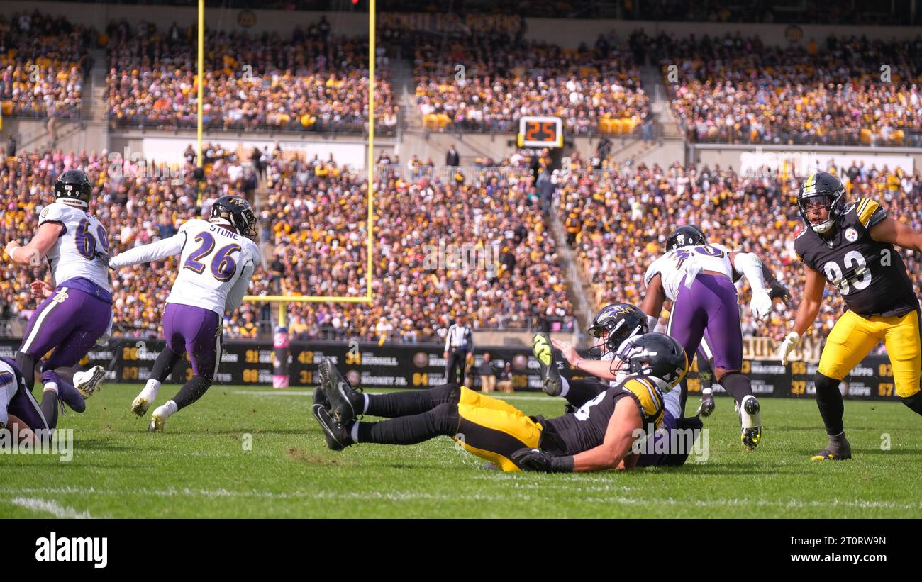Pittsburgh, PA, USA. 08th Oct, 2023. Miles Killebrew #28 blocked Jordan Stout #11 punt during the Pittsburgh Steelers vs Baltimore Ravens in Pittsburgh, PA. Jason Pohuski/CSM/Alamy Live News Stock Photo