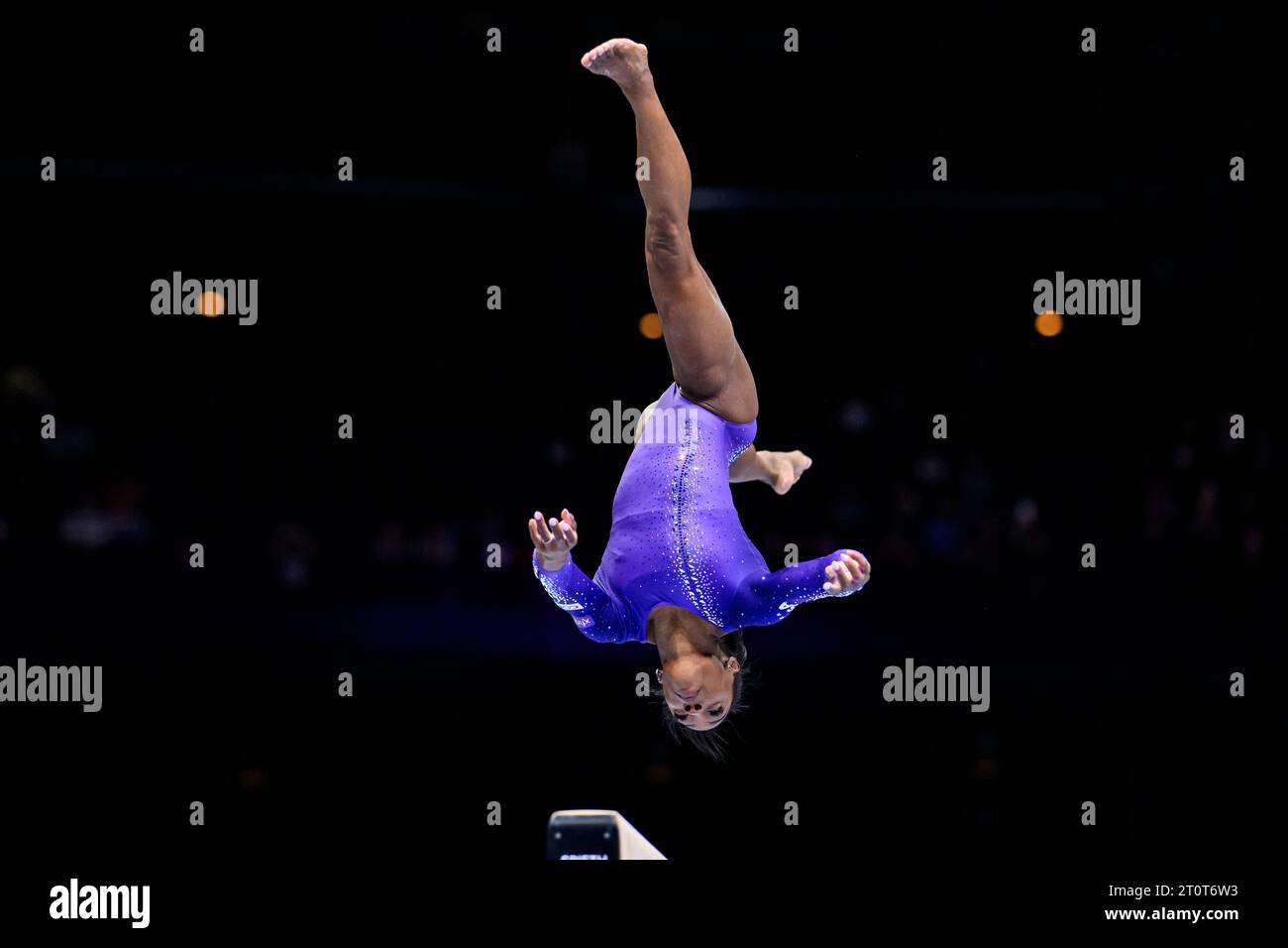 Antwerpen, Belgium. 08th Oct, 2023. Gymnastics: 2023 World Championships, women, final, balance beam, Sportpaleis. Simone Biles from the USA in action on the balance beam. Credit: Tom Weller/dpa/Alamy Live News Stock Photo