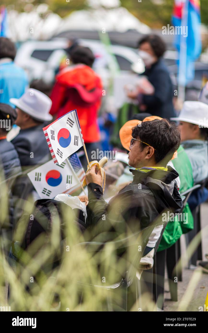 People rally in the street in support of Korea USA alliance in Seoul ...