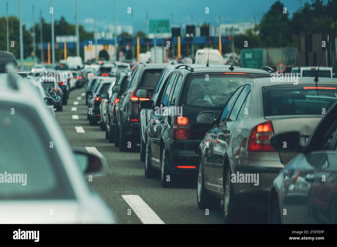 Iqueue Vehicle Queue of vehicles hi-res stock photography and images - Alamy